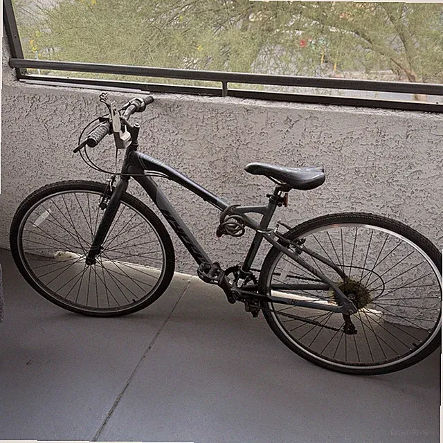 Hyper Urban Shifter 700c Hybrid Bike – Gray/Black (8-Speed Shimano)