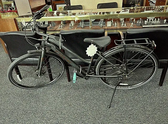 Trek District 4 Equipped Staggered Commuter Bike Black Rear Rack